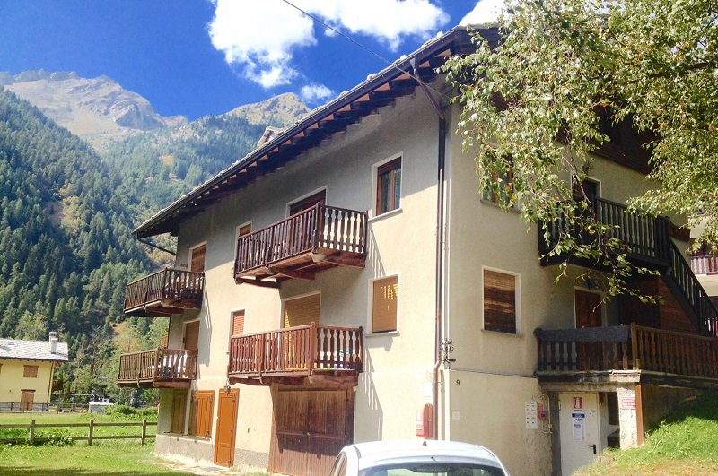 AFFITTO TRILOCALE A GRESSONEY SAINT JEAN – LOCALITA’ SCHNACKE