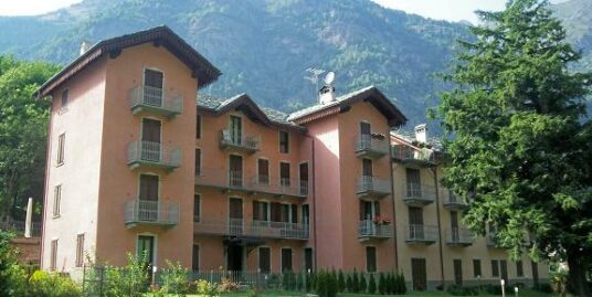 TRILOCALE PRESSO IL COND. MONT NERY