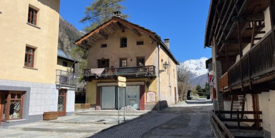 LOCALE COMMERCIALE